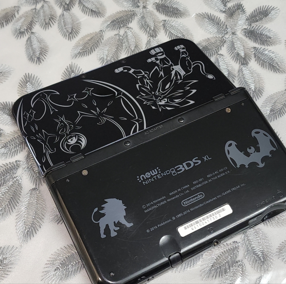 New Nintendo 3DS XL Solgaleo Lunala